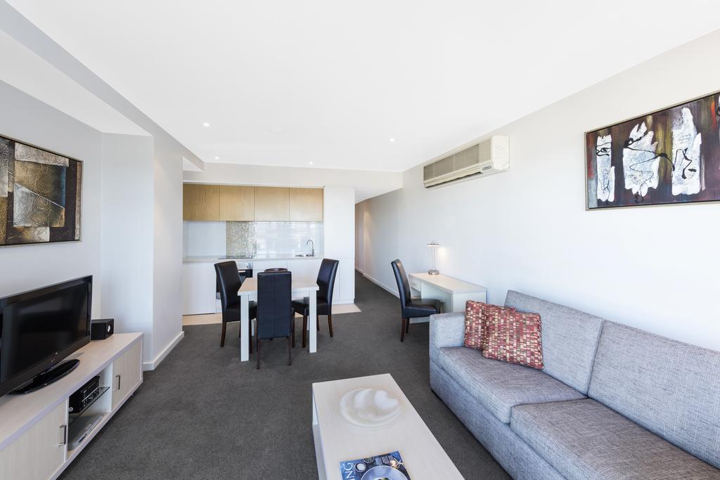 One-Bedroom Apartment with Sky View